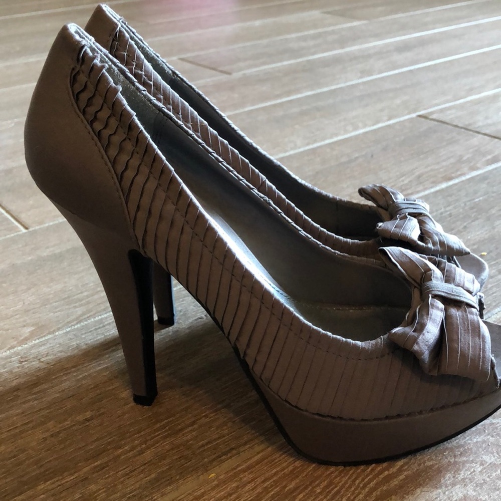 Gray peep toe Blake Scott high heels EUC - Picture 2 of 5